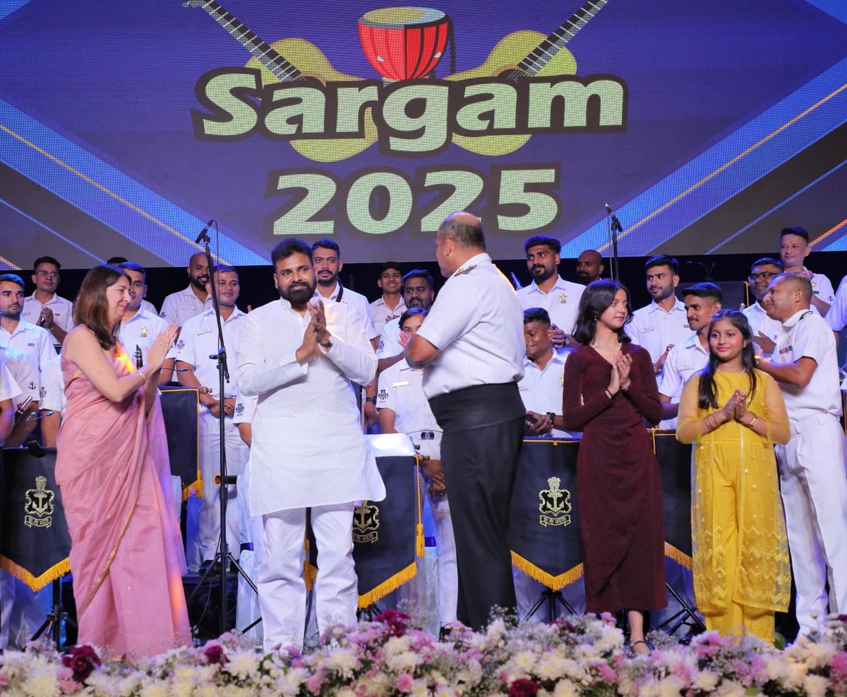 ఉప ముఖ్యమంత్రి <a href="/PawanKalyan/">Pawan Kalyan</a> ముఖ్య అతిథిగా ‘సర్గమ్ 2025’

- నేవీ డే సన్నాహక కార్యక్రమాల్లో అలరించిన నేవీ బ్యాండ్ 

డిసెంబర్ 4వ తేదీన జరగబోయే నేవీ డే ఉత్సవాలకు ముందస్తుగా తూర్పు ప్రాంత నావికాదళ కమాండ్ విశాఖపట్నంలో ఏర్పాటు చేసిన సర్గం 2025 - ఇండియన్ నేవల్ సింఫనిక్ ఆర్కెస్ట్రా