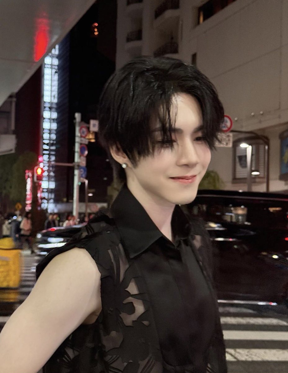 linjujuu's tweet image. currently thinking about netjj’s private but not secret date in japan… the expensive couple vibes are tooo strong here 😌

they were 100% the reason behind each other’s smiles in the pictures too…

#NETJJ #netsiraphop #jj_rcp