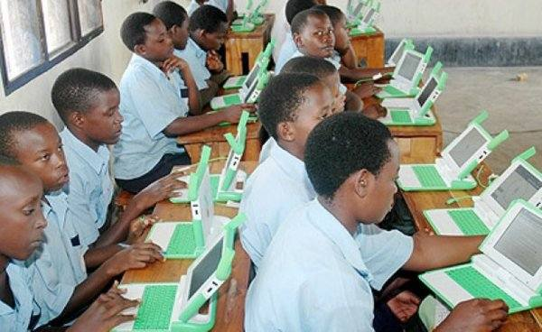 karanyuzeeka's tweet photo. OLPC in Rwanda has helped bridge the digital divide — giving children laptops, boosting digital literacy, and inspiring creativity. 🇷🇼✨
Its legacy continues as Rwanda pushes for more tech-driven learning and innovation in schools. #EdTech #Rwanda #OLPC https://t.co/tCkaFFI1Be