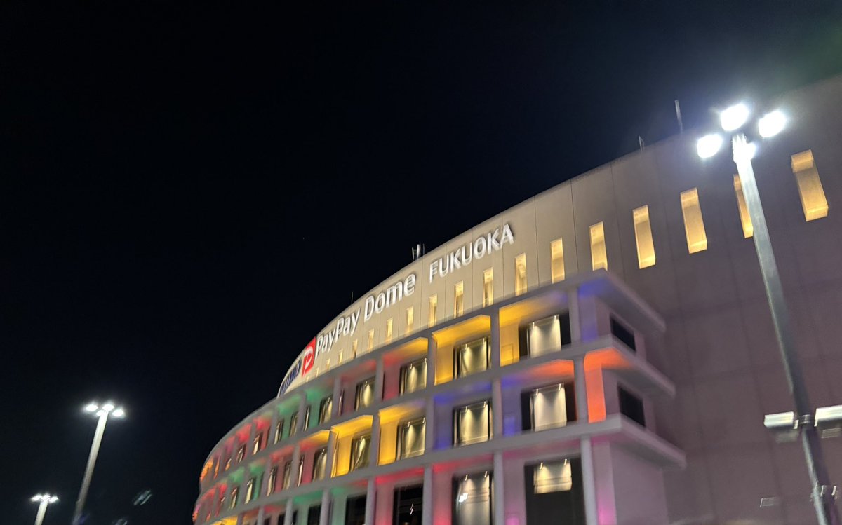 福岡初日セトリ見ずに1曲1曲感動し泣いたり嬉しくて跳ねたり大好きな定番曲も沢山聴けて貴重な曲も聴けて最新のアルバム曲も聴けて松本さんの元気な姿も見れて稲葉さんの絶好調の声も聴けてこんな幸せなライブがあるんだ😭私はやっぱりB'zが大好きなんだ😭と実感した夜。推しは推せる時に推す！#FYOP