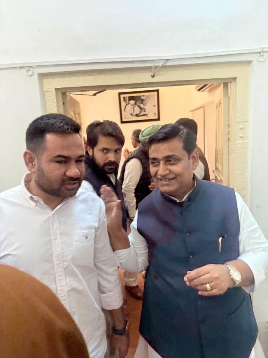 📍PCC कार्यालय,जयपुर 
आज राजस्थान प्रदेश कांग्रेस कमेटी के अध्यक्ष श्री गोविंद सिंह जी डोटासरा से  मुलाक़ात की! 
#rajsthan #congress 
<a href="/GovindDotasra/">Govind Singh Dotasra</a>