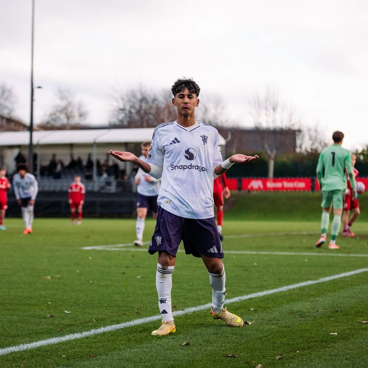 RubenAmorimx's tweet image. JJ Gabriel on Instagram:

“⚽️⚽️⚽️
🔴⚪️⚫️”

#MUFC