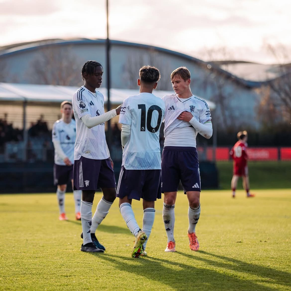 RubenAmorimx's tweet image. JJ Gabriel on Instagram:

“⚽️⚽️⚽️
🔴⚪️⚫️”

#MUFC