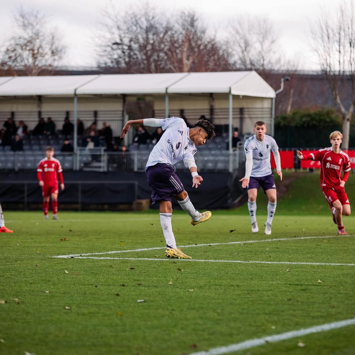 RubenAmorimx's tweet image. JJ Gabriel on Instagram:

“⚽️⚽️⚽️
🔴⚪️⚫️”

#MUFC