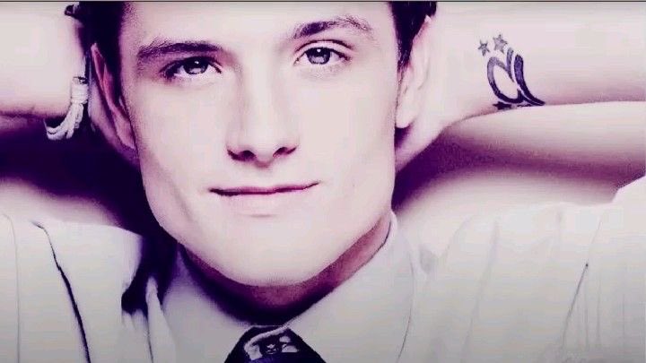 Ieatedthegrass1's tweet image. I just watched the hunger games for the first time in like four plus years and i had no idea peta was Josh hutcherson 
I just had flashbacks to the whistle meme