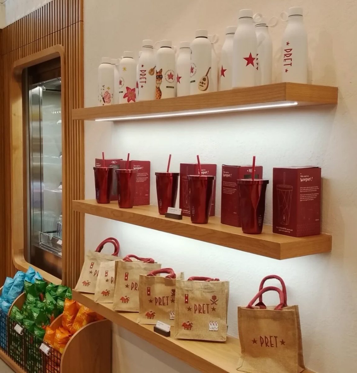 Pret A Manger | برت أ مانجيه 

وسط أجواء ليسن ڤالي الهادية، يجتمع الذوق الراقي مع قهوة تُحضر بإتقان ☕️
مخبوزات طازجة وجلسات مريحة ✨

📍الرياض 
⬇️onelink.to/mwnguj