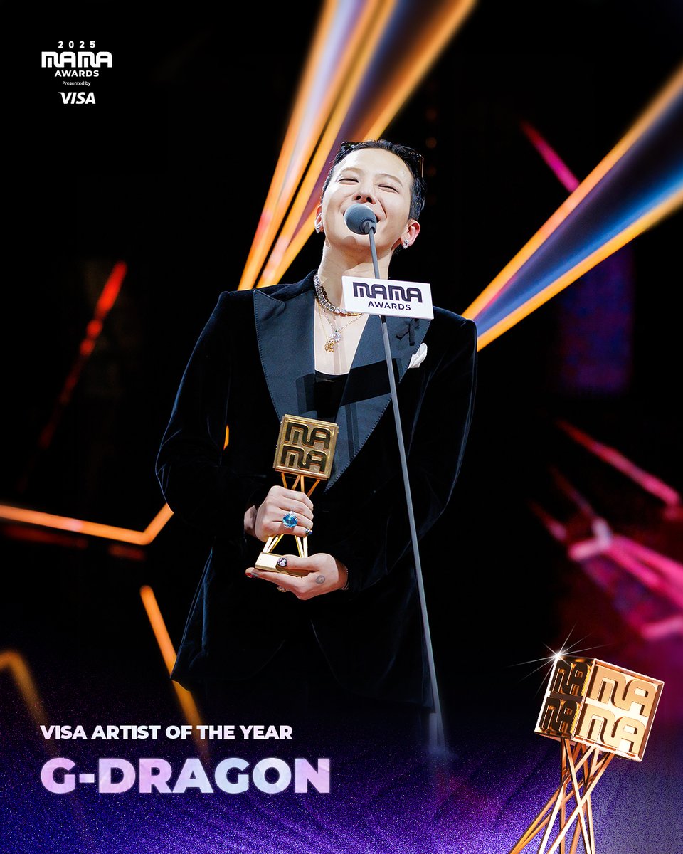 MnetMAMA's tweet image. [#2025MAMA] WINNER ANNOUNCEMENT of 2025 MAMA AWARDS🏆

VISA ARTIST OF THE YEAR  
G-DRAGON

HEAR MY ROAR, UH-HEUNG
2025 MAMA AWARDS

#MAMAAWARDS #2025MAMAAWARDS
