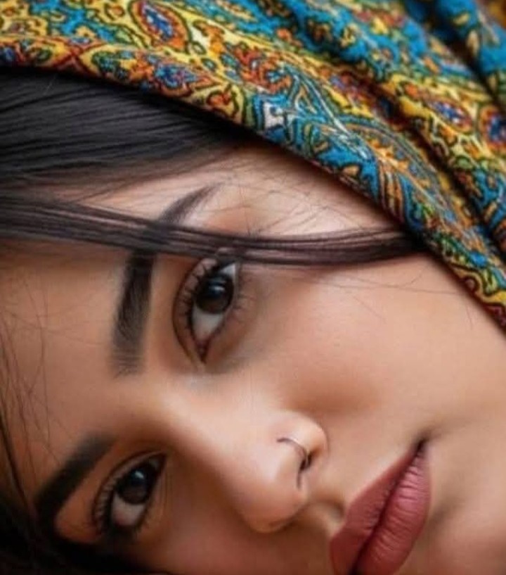 किस तरह सदा लगाऊं कि वो...... 
मेरे काँसे में डाल दे ख़ुद को.....!!!! 

Good night

<a href="/_aisha_192516/">Ashii</a>