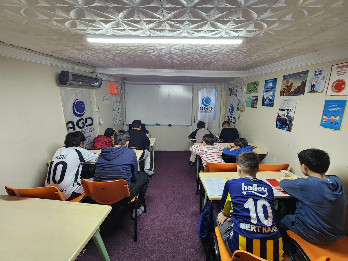 agdbeyoglu1's tweet image. Kaşif Grubu Öğrencilerimize yönelik Kur’an-ı Kerim ve zammı sure ezberleme derslerimiz devam ediyor.