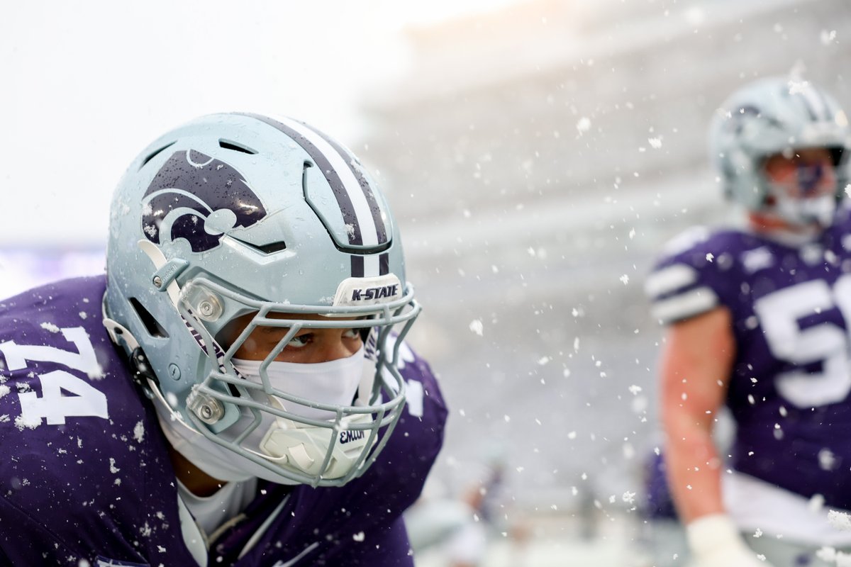 KStateFB's tweet photo. Whatchu snow bout it ❄️ https://t.co/cJRIbvLgId