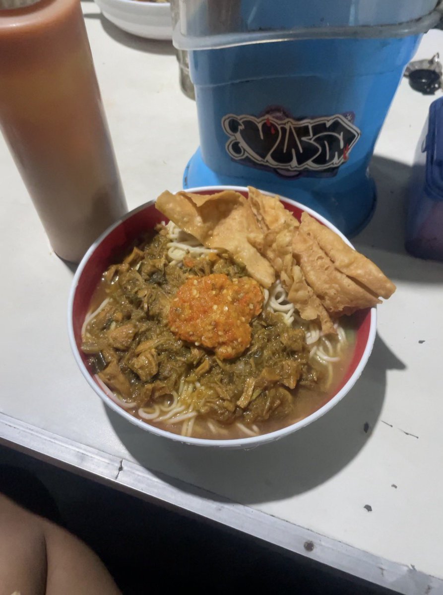 tehcelapcelup_'s tweet photo. mie ayam tengah malam 🌹 https://t.co/SowYMEuONi