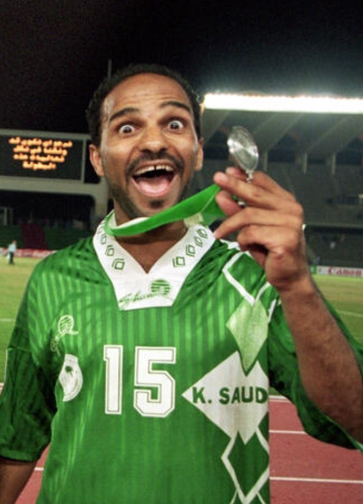 نجمنا الكبير ملك المهارات يوسف ناصر الثنيان وفرحه مواطن سعودي محب لوطنه بعد تحقيق كاس اسيا٩٦ للمره الثالثه على التوالي ومن ارض الامارات
شاهدو فرحته غير مصطنعه وهذي الفرحه تمثل كل ابناء الوطن

الله يا وقت مضى .. لو هي بايدينا مايروح
والله يا عمر قضا .. بين الأماني والجروح
قولوا