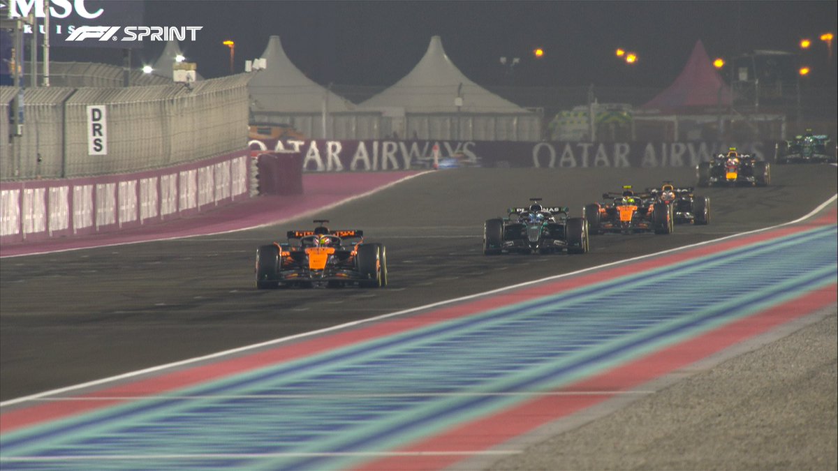 Formula1FRP's tweet photo. LAP 6/19
Piastri ๐ Russell ๐ Norris ๐ Verstappen
#F1SprintRP #QatarGPRP https://t.co/COV0osckeu