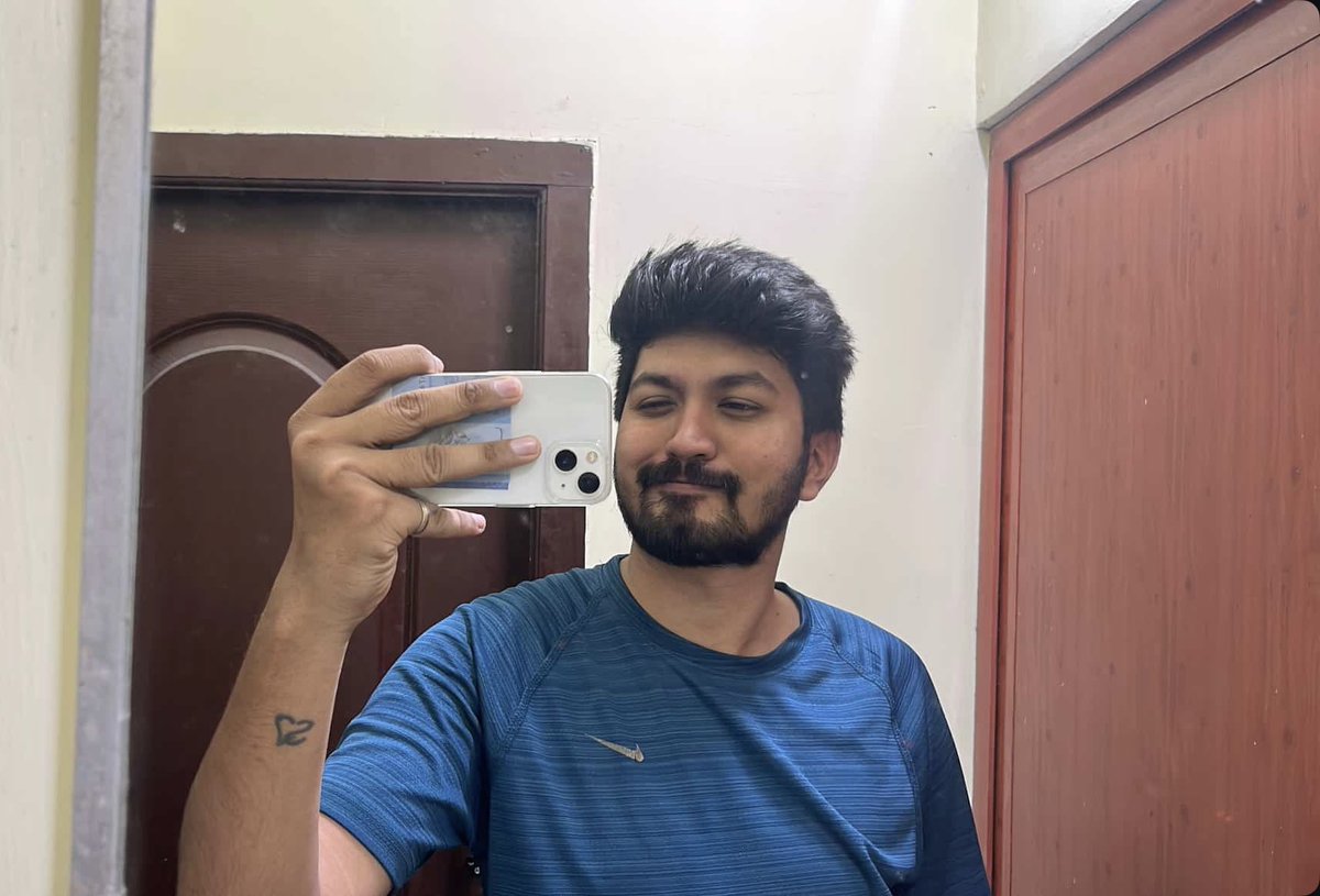 sakthi_sudhan's tweet image. Mirrorfie because why not?