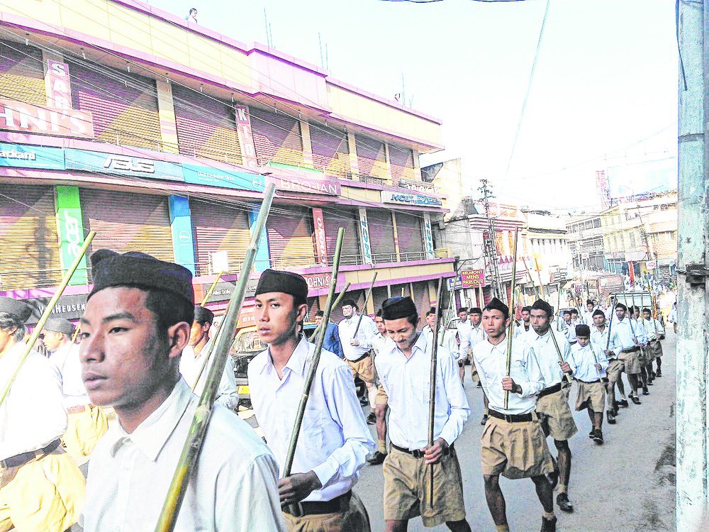 संघ के चार वरिष्ठ प्रचारकों की सन 2000 में ईसाई आतंकी संगठनों के द्वारा की गई हत्या पर मैंने पोस्ट लिखा था तो कई मित्रों ने उसको गहराई से समझने के बजाय यह लिखा कि आखिर संघ ने उन्हें उस समय एक करोड़ देकर बचा क्यों नहीं लिया? आखिर तब की केंद्र सरकार क्या कर रही थी? क्या संघ के इन