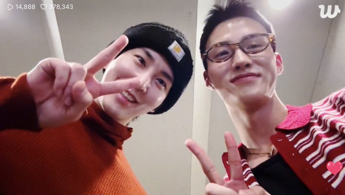 2wonservice's tweet photo. It didn’t feel like this day would ever come. Both #Shinwon and #Yeoone are back in #Universe’s and #Pentagon’s arms now and all is right with the world. 🥹 Thank you again Unis, for being with us for 2won’s countdowns! 💙💙 

#신원 #여원 
#펜타곤 #유니버스 https://t.co/uLABJHewjU