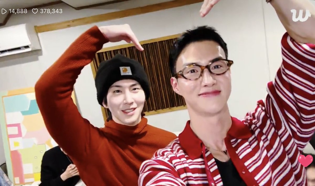 2wonservice's tweet photo. It didn’t feel like this day would ever come. Both #Shinwon and #Yeoone are back in #Universe’s and #Pentagon’s arms now and all is right with the world. 🥹 Thank you again Unis, for being with us for 2won’s countdowns! 💙💙 

#신원 #여원 
#펜타곤 #유니버스 https://t.co/uLABJHewjU