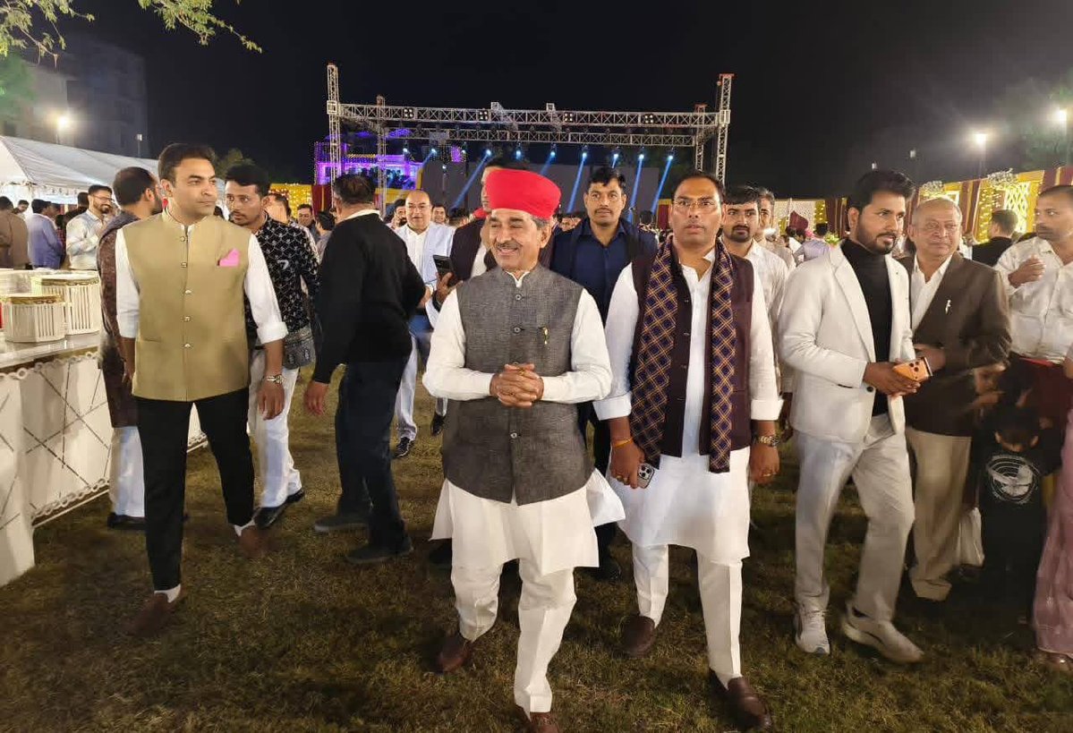 Raaz_RJ_34's tweet image. आज पाली में भाजपा के प्रदेश अध्यक्ष आदरणीय श्री मदन राठौड़ जी के सुपुत्र के शुभ वैवाहिक समारोह में आदरणीय जनसेवक श्री हंसराज मीणा जी विधायक सपोटरा सम्मिलित होकर नवदंपत्ति को सुखद, मंगलमय एवं समृद्ध दांपत्य जीवन के लिए हार्दिक शुभकामनाएँ प्रेषित कीं।

#Pali  #Congratulations…