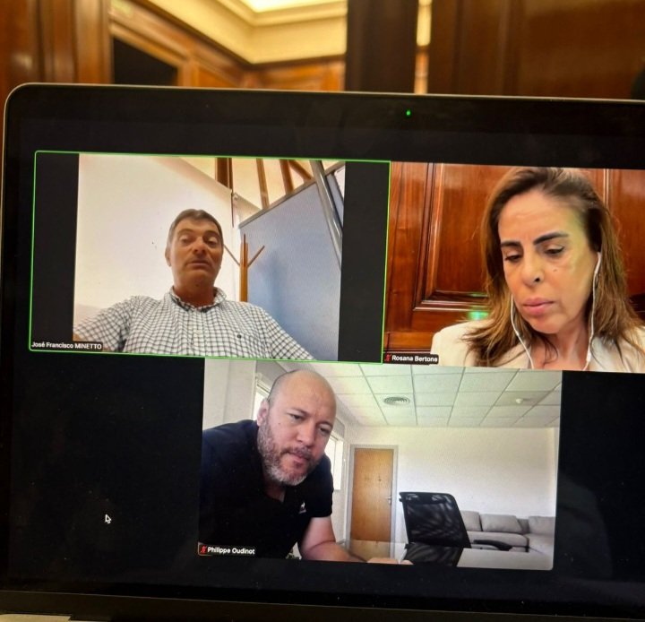 Esta semana mantuvimos reunión, via Zoom, con autoridades de la Subsecretaria de Deportes de Nación para evaluar trabajo en común de cara a la II Edición de la @g_f_italianissima #gfi #expogfi #italianissima
🇦🇷🚲🇮🇹
<a href="/danielscioli/">Daniel Scioli 🇦🇷</a>