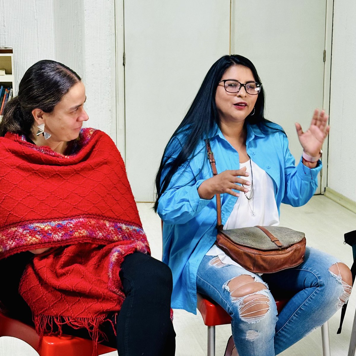 OEIEcuador's tweet image. En #Oasis, el Encuentro de Educación Artística y Buenas Prácticas, cada taller es una pausa luminosa: una experiencia para respirar, crear y aprender nuevas formas de sembrar paz.👩‍🎨

Hoy nos encontramos en estos espacios donde el arte se convierte en puente y el corazón, en…