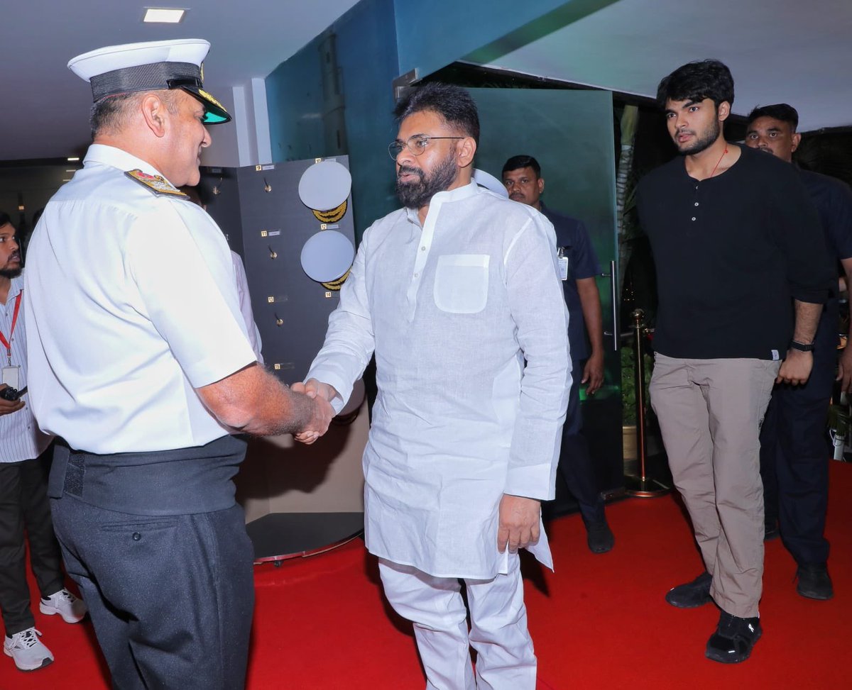 📸

<a href="/PawanKalyan/">Pawan Kalyan</a> | #AkiraNandan