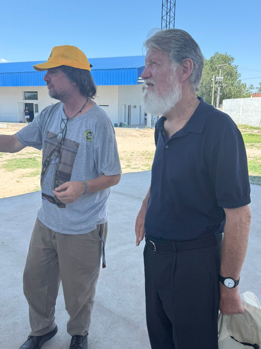 CAMBIAR EL MUNDO. Pedro Opeka visita los Hogares de Cristo de La Banda, Santiago del Estero. Salió de Argentina en 1968 a bordo del barco Augustus, y, desde entonces, construye obras para los pobres en Madagascar. Afirmó que la cultura es diferente, pero la caridad es la misma.