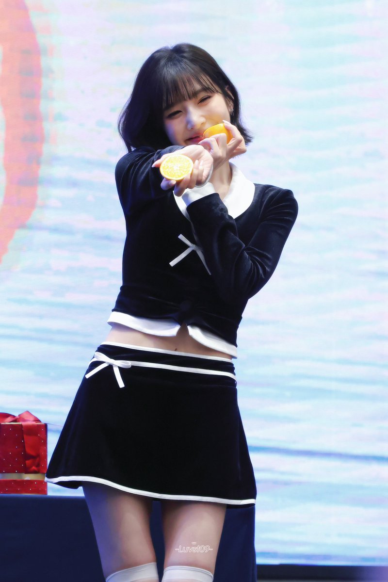 Luvst_09's tweet photo. ORANGE GIRL🍊
#조이 #박수영 #JOY https://t.co/S9TJ8PdWmK