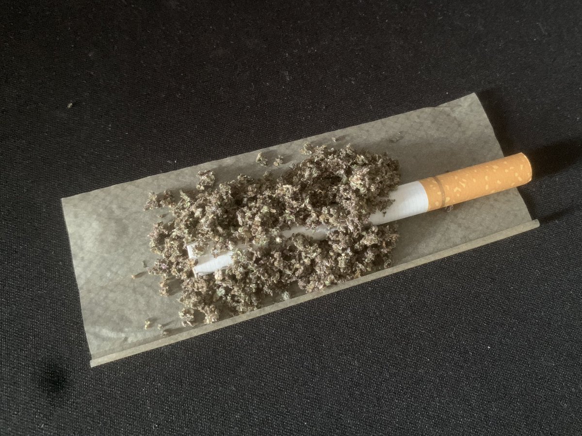 girldeth_'s tweet image. fuck it .  i dont even car eanymore dude