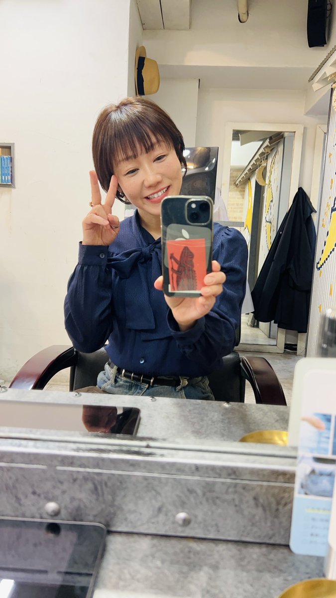 Instagram Liveありがとうございました😊

お話しした本日のヘアサロン PEAAL さんでの写真です🫶

お洒落ステッカーは友人で絵描きの 宮島光平 氏<a href="/koheimiyajima/">宮島光平</a> の作品