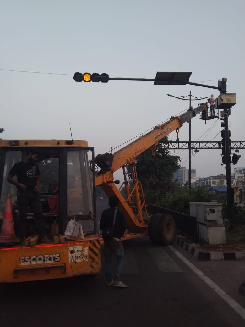 BSCL_BBSR's tweet image. Periodical maintenance of street lights is being carried out along Smart Janpath to ensure consistent illumination and safer movement for all.

#UrbanInfrastructure #CityMaintenance