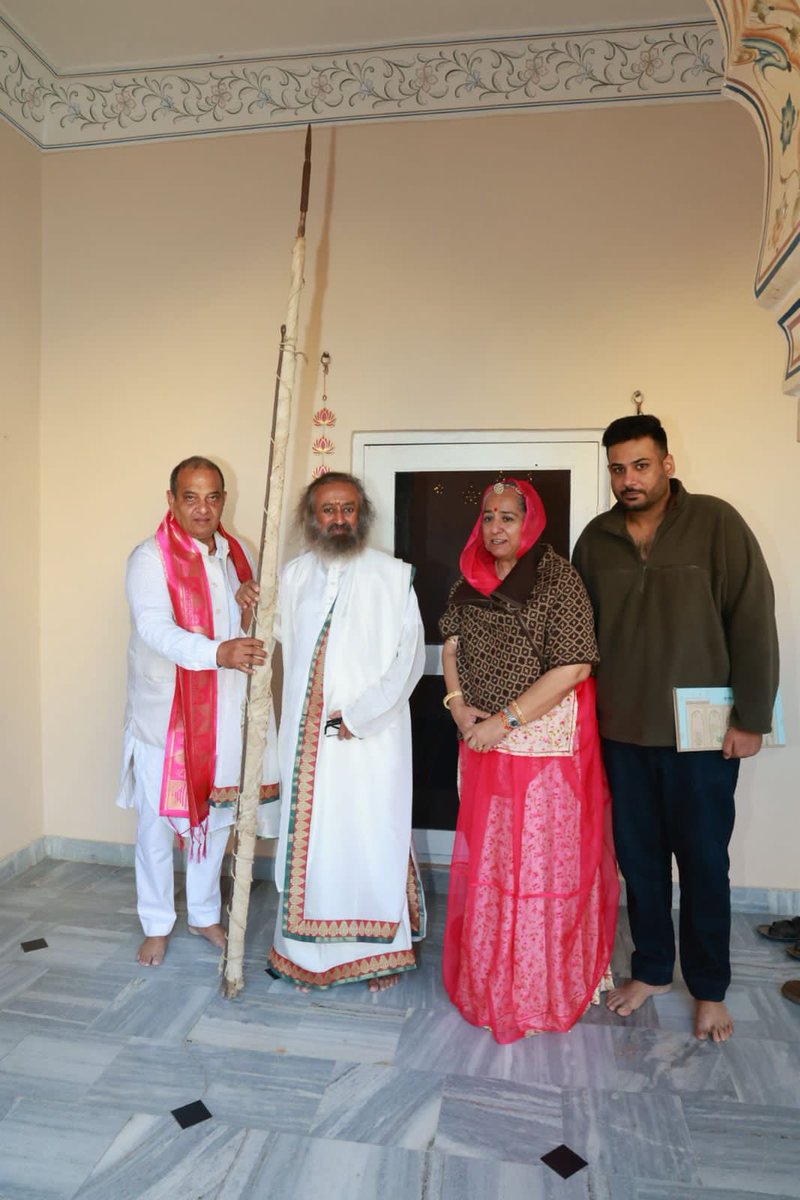 Gurudev's tweet image. The flag of Prabhu Shri Ram, adorned with the Kachnar emblem, has been safeguarded for centuries by the Kachhwaha dynasty, the descendants of Kush. Today, the guardianship of this legacy rests with the Mundota family.