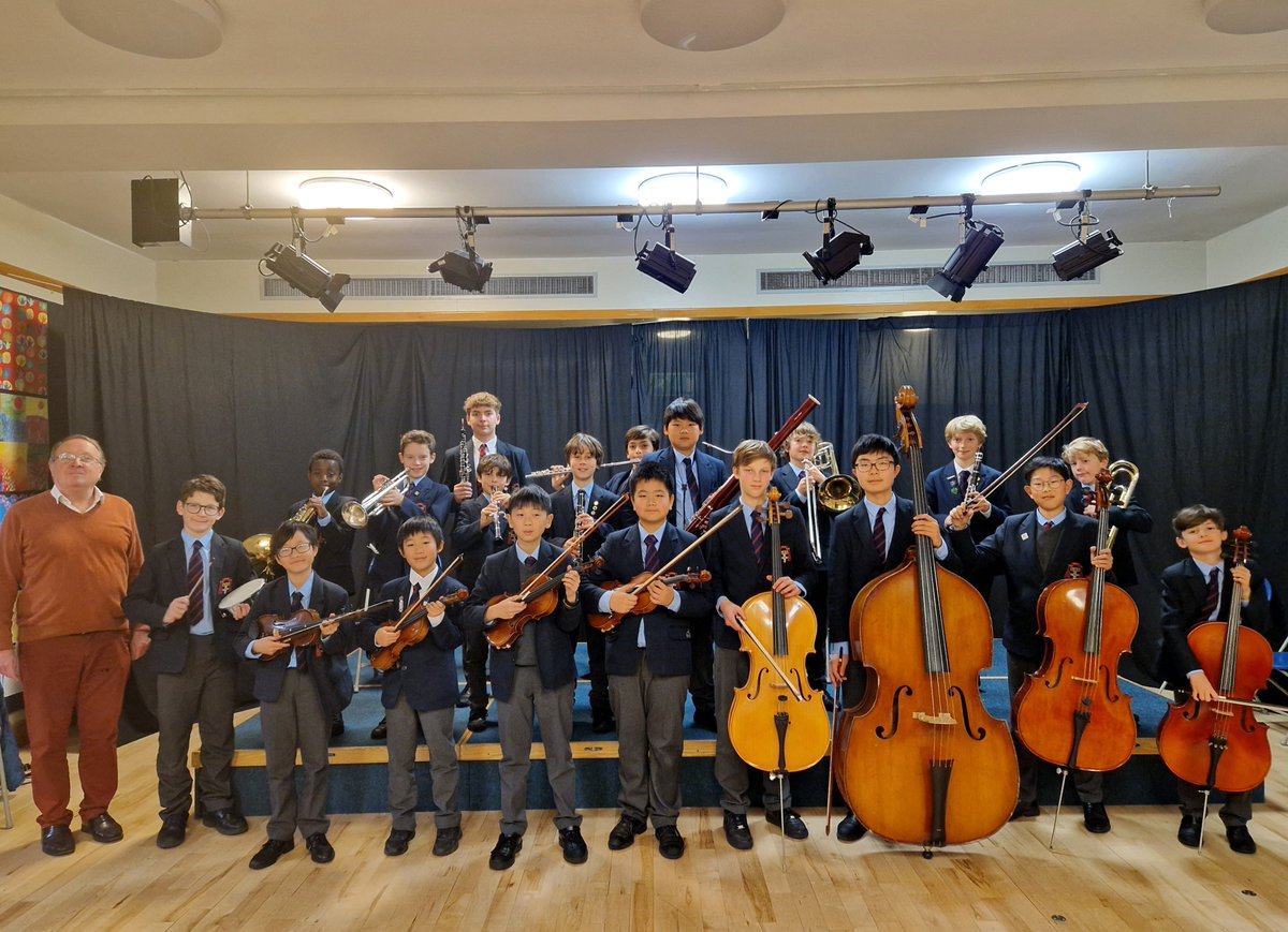 CathedralSchool's tweet photo. We loved welcoming Nicholas Cleobury to CCCS today for a brilliant orchestral workshop. A great opportunity to develop sight-reading and ensemble skills, tackling the Capriol Suite by @ChCh_Oxford alumnus Peter Warlock #music #education  #oxford https://t.co/fVlnaoP3gW