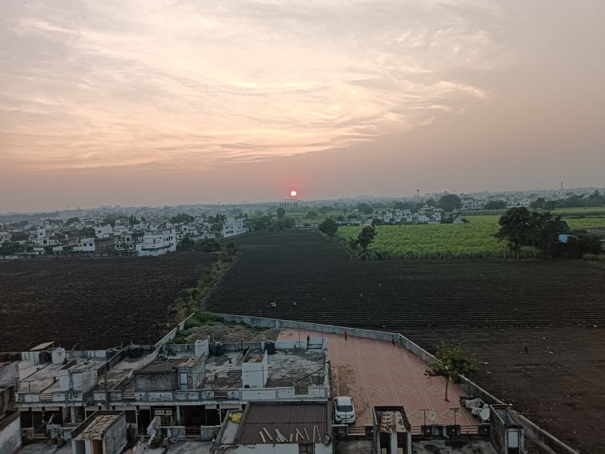 hardev_vala's tweet photo. અથમ્યા સૂરજ ડેલીએ એને ગ��ત ઉષાના થોડા સંભળાવતો જાજે રે,
તને મળ્યું હોય તો આપતો જાજે રે.
-કવિ ત્રાપજકર 
#kavitrapajkar https://t.co/s2CMpzrVOD
