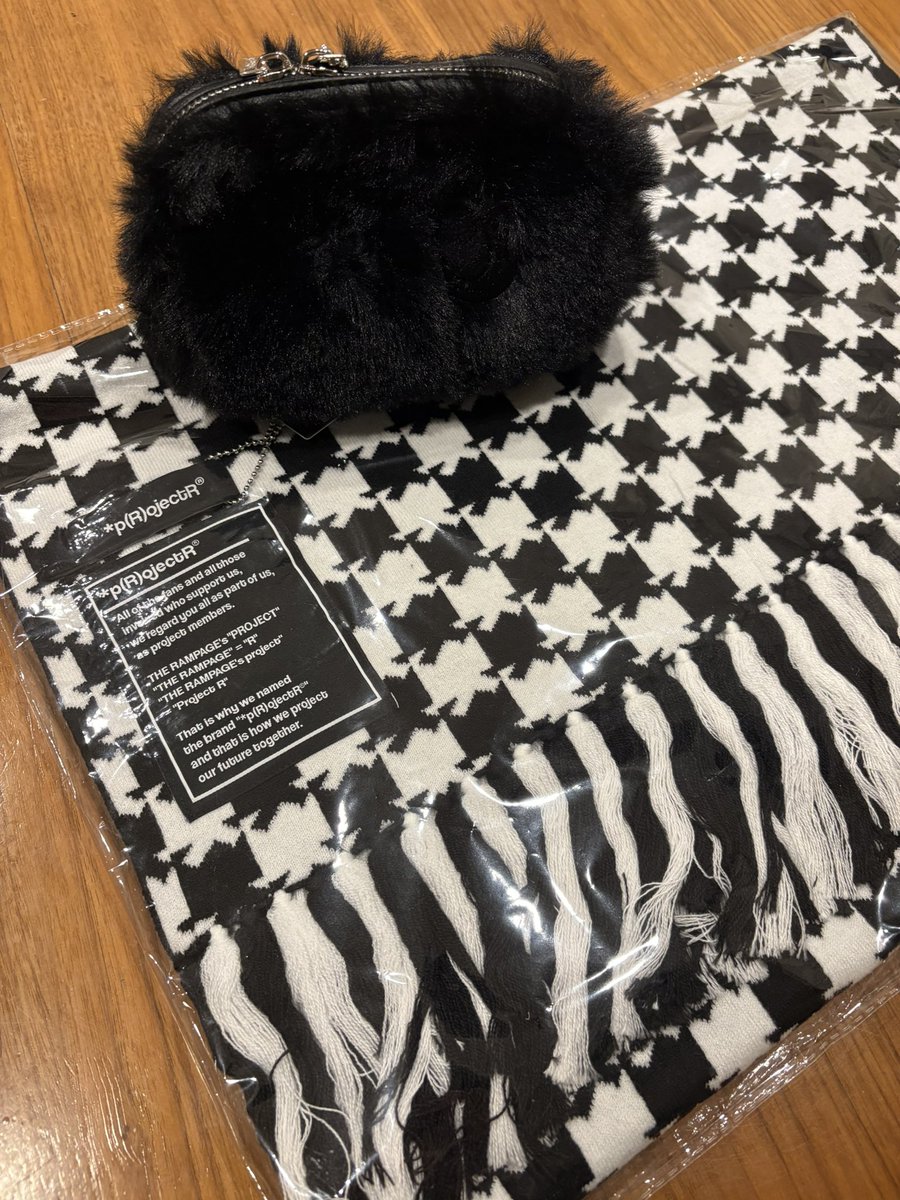 meg3_RAMPAGE's tweet image. 思ってたよりマフラー大きい🤍🖤⟡.·
もふもふ触ったら肌ざわりよきで👜も欲しくなっている…←もぉやめなさいwww

#THERAMPAGE
#projectr
@therampagefext