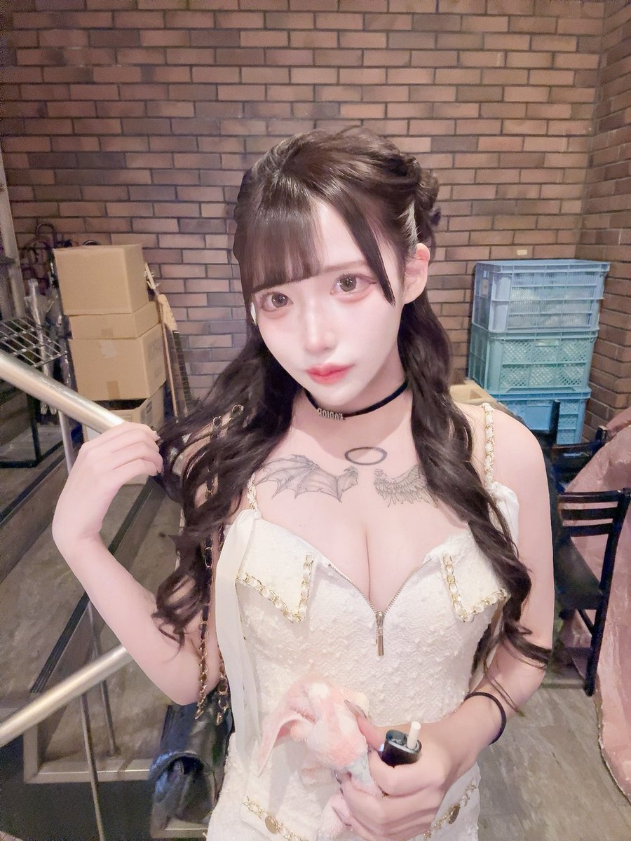 nemu_t_t_'s tweet image. 骨まで溶けるようなテキーラみたいなキスをして