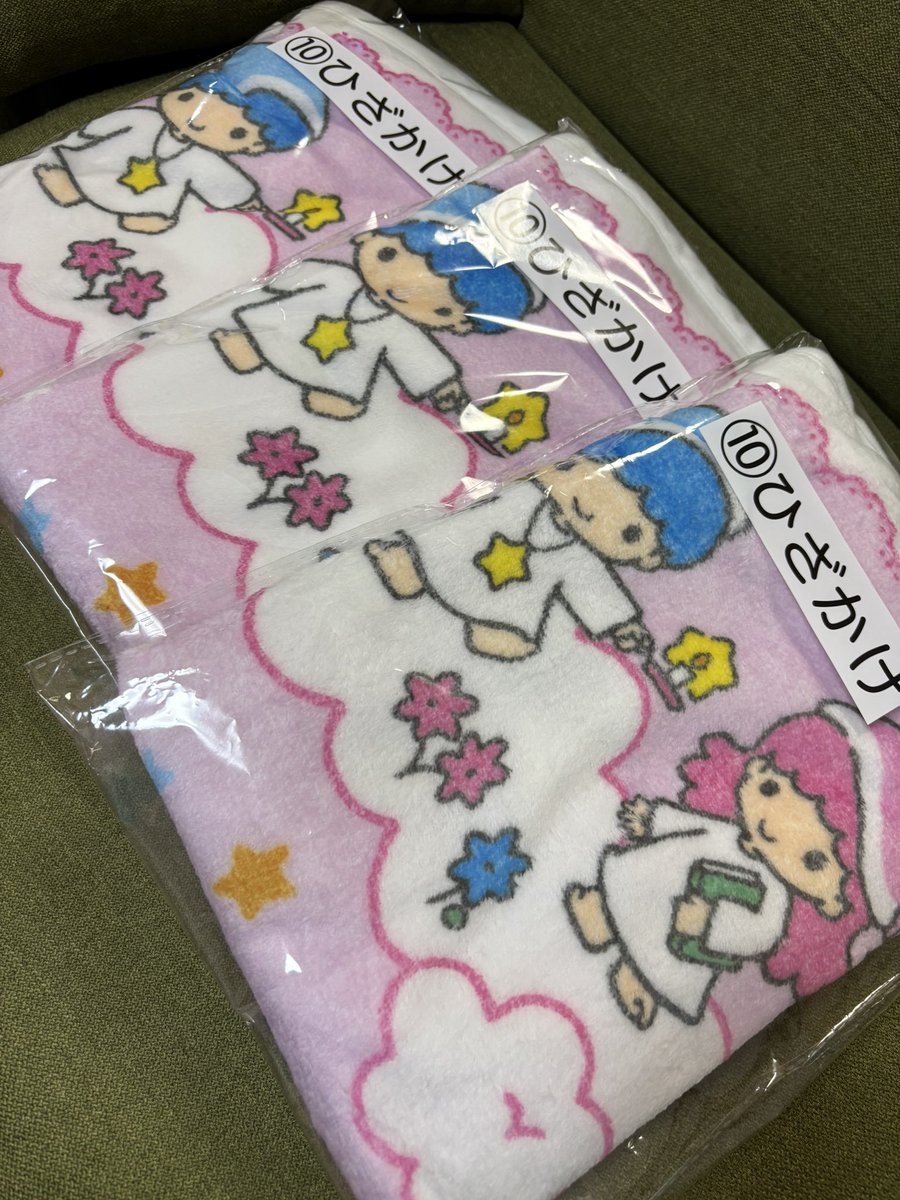 asaska9's tweet photo. キキララくじ3回引いたら全部ひざかけだったから見て https://t.co/6BDkEEEMgx