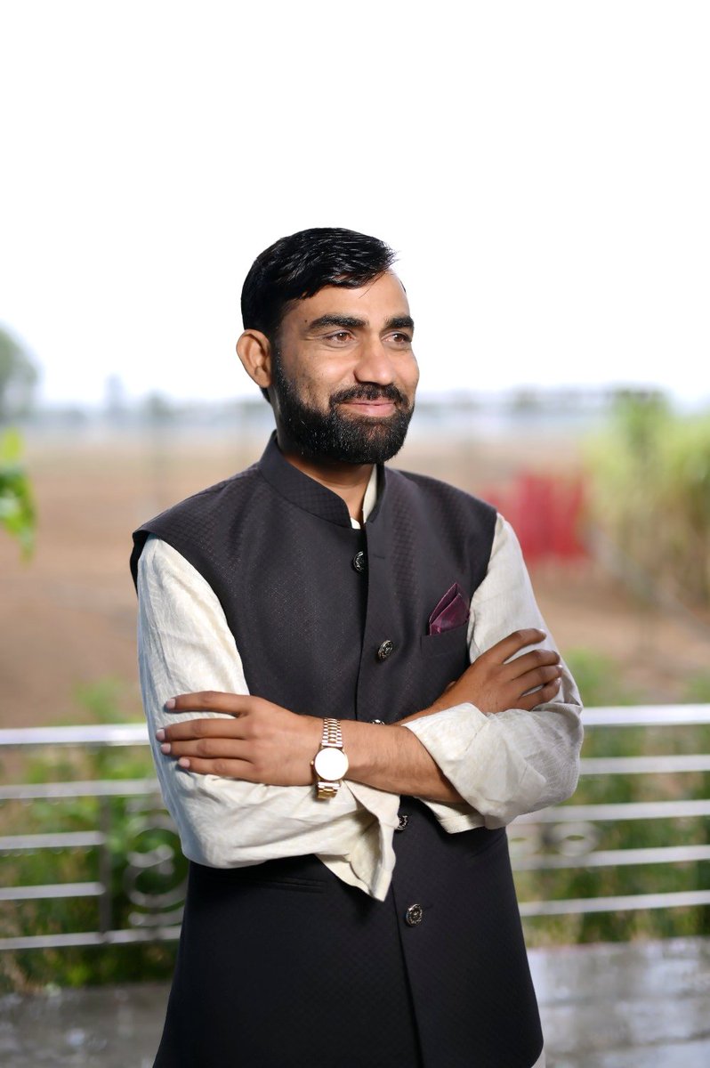 मेरे पास आज पैसा नहीं है, लेकिन 2028 में सपोटरा से चुनाव ज़रूर लड़ूंगा। क्योंकि मैंने मेरे बुजुर्गों से हार हार के जीतने की कहानी सुनी है।