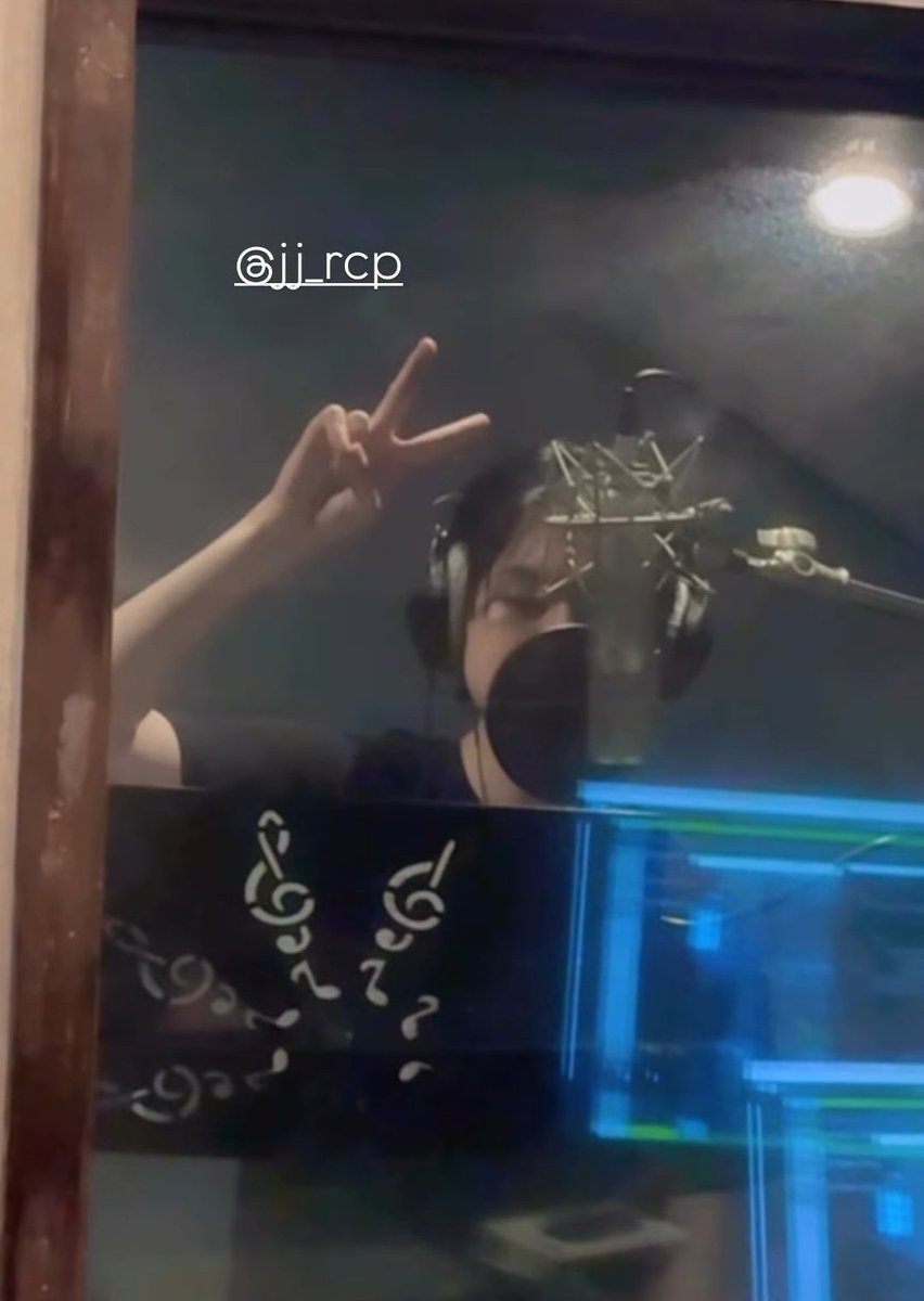 niiicoconut's tweet image. Are they recording for upcoming charity event? 👀
#netsiraphop #jj_rcp #NETJJ #เน็ตเจเจ