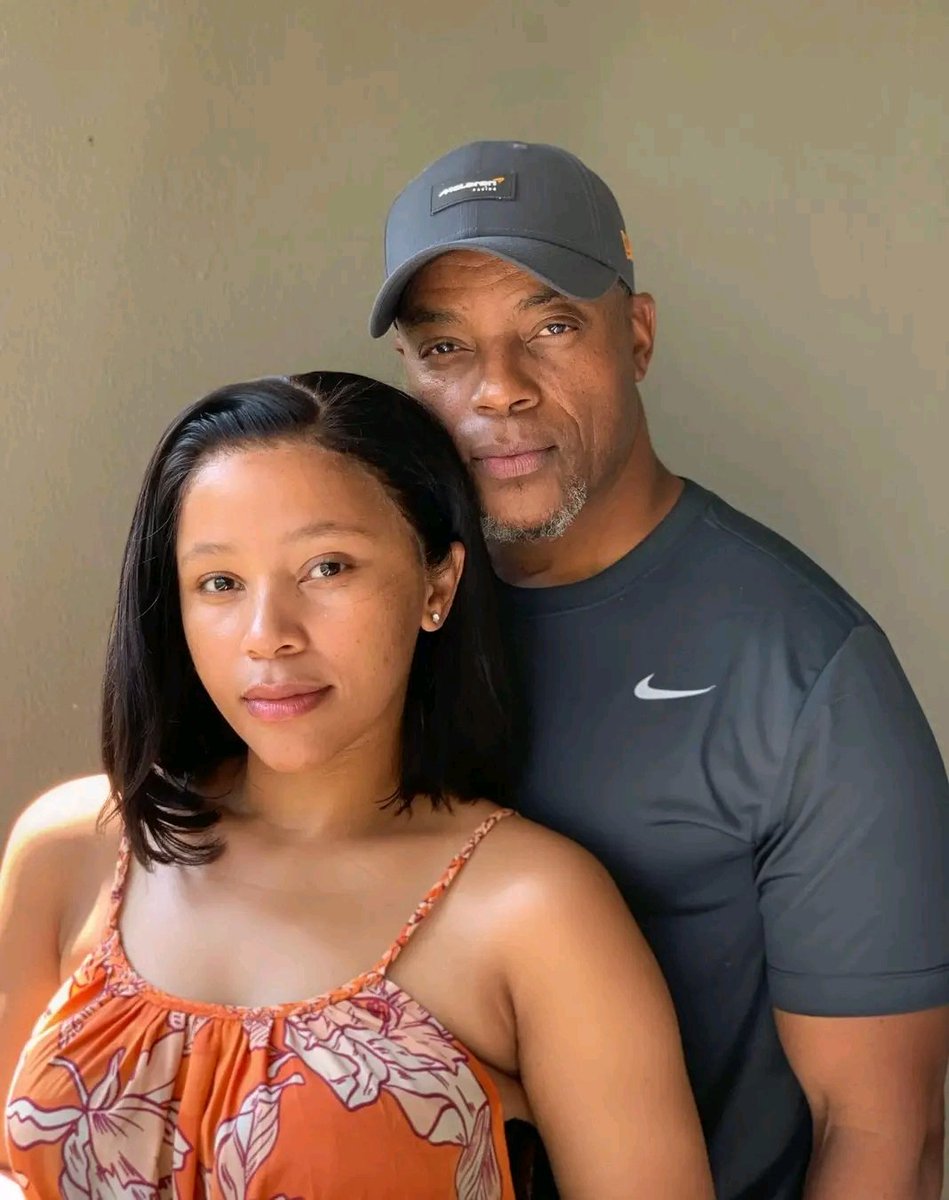 Labella_Mafia95's tweet image. Kama mwanaume wa miaka 30, mwanamke mkubwa zaidi wa kuchumbiana naye awe na miaka 24. 

Mwanamke aliye juu ya umri huo afuate wanaume walio na umri mkubwa zaidi.

Thread:👇