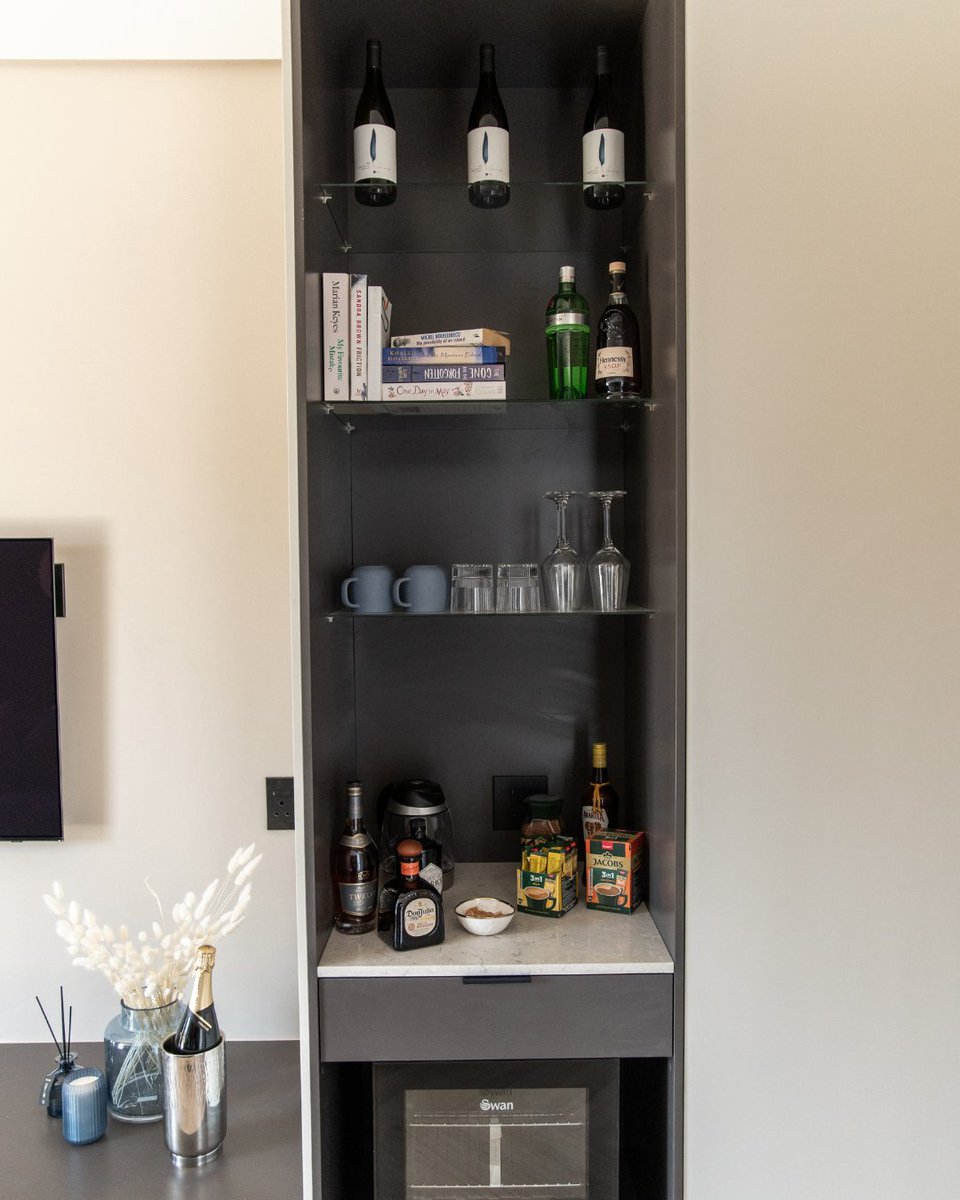 EasylifeKitchen's tweet photo. From your first cappuccino to your last nightcap - My Design Rules' Team Chardonnay’s pajama lounge cabinetry has it covered.

Brought together by Easylife Kitchens cabinetry, to tie the perfect pajama lounge together.

#EasylifeKitchens #MyDesignRules #SABC3 #HomeDesign #Renovations