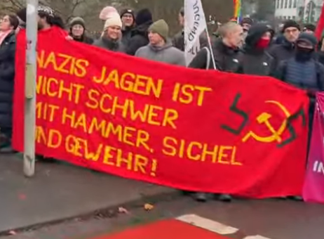 Hat man sich eigentlich schon in #Gießen von Gewalt distanziert?

Selbst als AfD-Gegner finde ich so etwas ekelhaft.

#gi2911