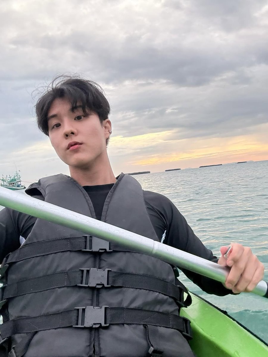minekampon1's tweet photo. ชอบทะเล ชอบป่า ชอบเขาแล้วเมื่อไหร่จะชอบเราบ้างนะ 🙋🏻‍♀️🧏🏻‍♀️💗💓

Cr : IG @Miniminesmall 

#minimine #มินิมาย 🌈🔆 https://t.co/mF3QIPATxu