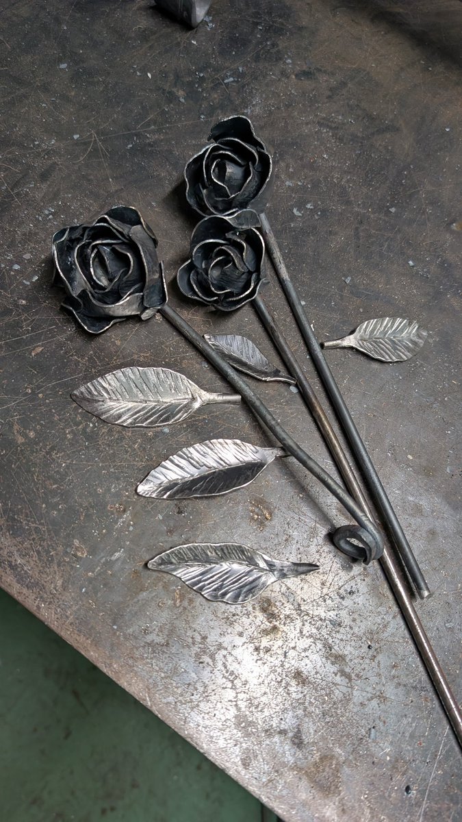 鉄の薔薇を作りました!