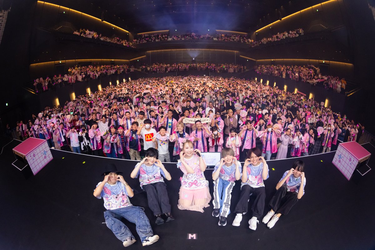HoneyWorks_828's tweet photo. 「LAWSON Presents #夏川椎菜 as #mona 2ndワンマンライブ 君を幸せにするのはわたし♡」

無事終演いたしました！✨
本日はご来場いただきありがとうございました！
お楽しみいただけましたか？👀

来年またお会いできますように┗|∵|┓ https://t.co/siQXb0rozH