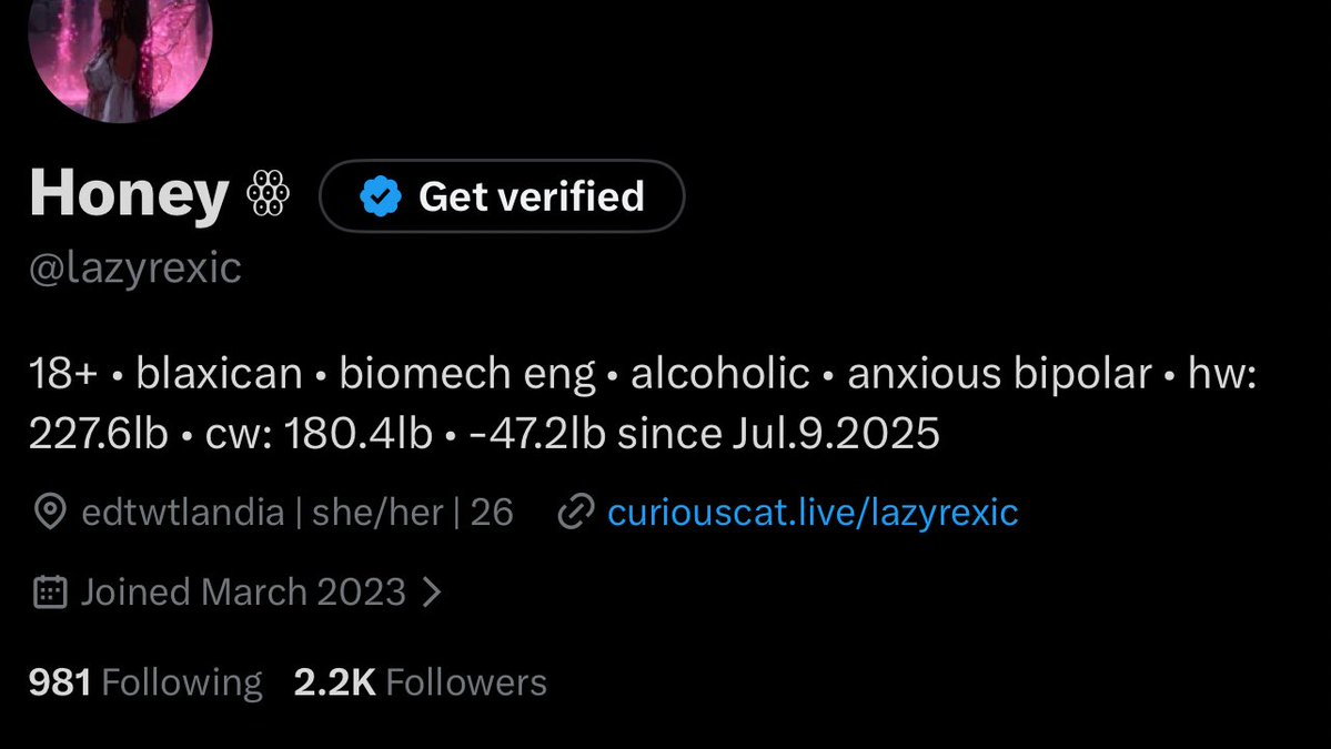 lazyrexic's tweet image. spot the difference