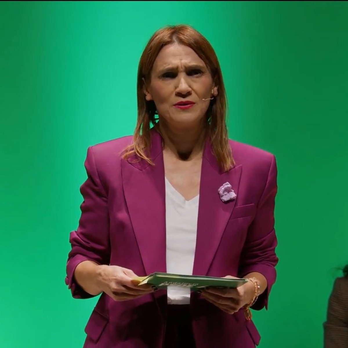 Con motivo del #25N 💜 <a href="/mjmonteroc/">María Jesús Montero</a> conversa con Paula Reyes Cano, M. Dolores Rubio Prats y Samuel Sebastián Rodríguez, sobre violencia vicaria. 

Nuestra Secretaria regional de Igualdad <a href="/OlgaManPer/">Olga Manzano Perez</a> dirige esta conversación.

Un maltratador nunca será un buen padre.

#ConAcento 🌹