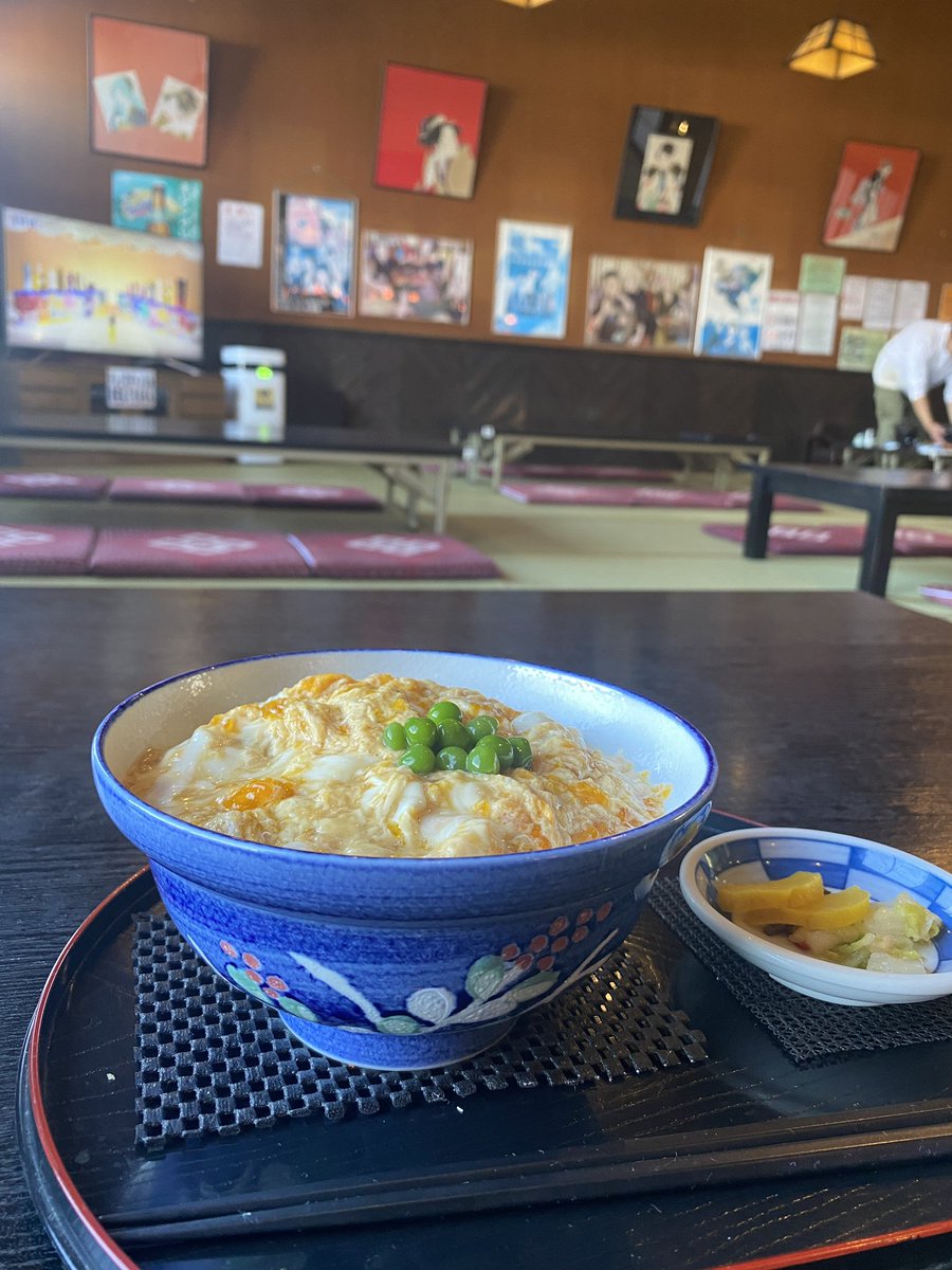 今日は11/29だーっ(´✪ω✪`)
毎年この日はカツ丼を食べるのです🐷

ユーリ!!! on ICEが放送されてからもう9年…！
去年は唐津に行って聖地巡礼しましたが、まだまだこの作品は後世に残って欲しいですね✨

1枚目はさっき食べたカツ丼で2~4枚目が唐津に行った時の写真♨️