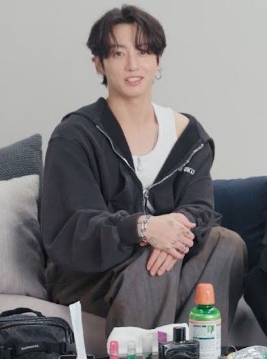 kirbyforkoo's tweet image. jungkook&apos;s what&apos;s in my bag