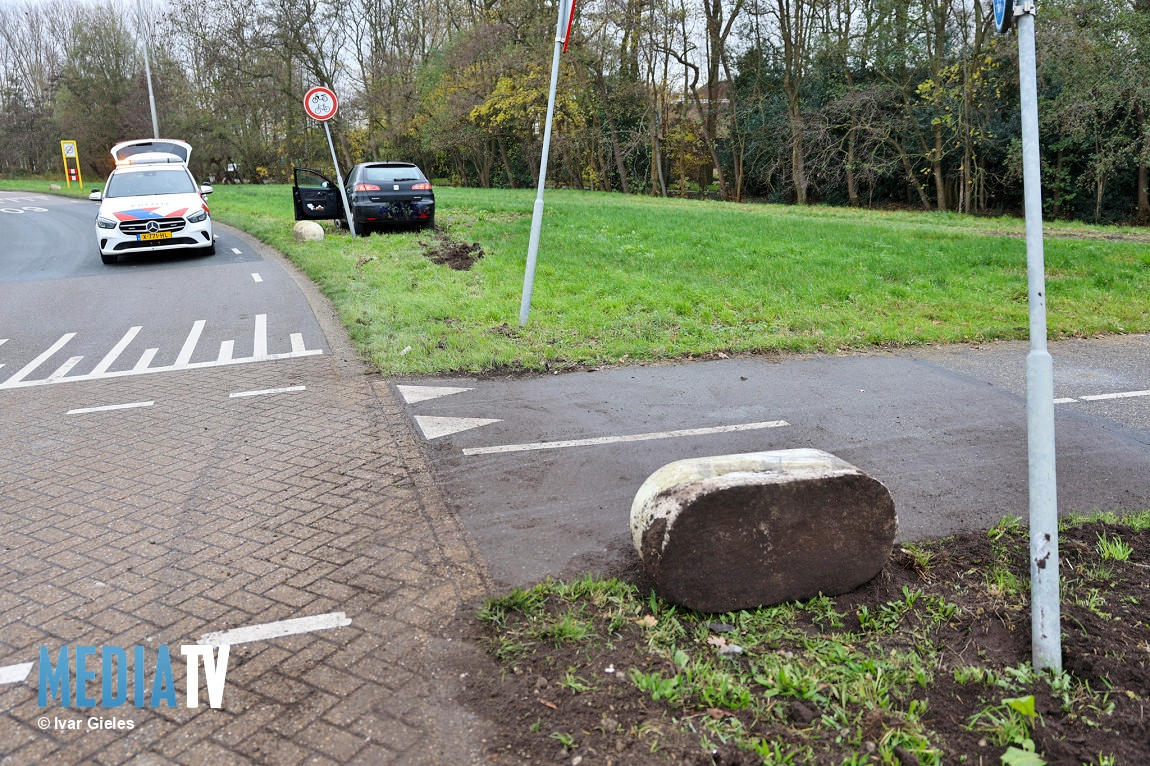 Automobilist onder invloed rijdt biggenruggen op Middelweg in Moordrecht
