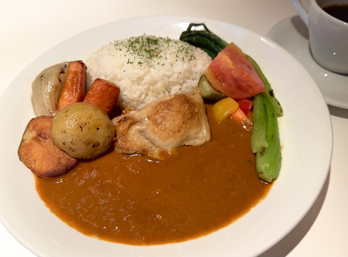 _fengzd's tweet photo. カレーきた https://t.co/7YUgFMm92x